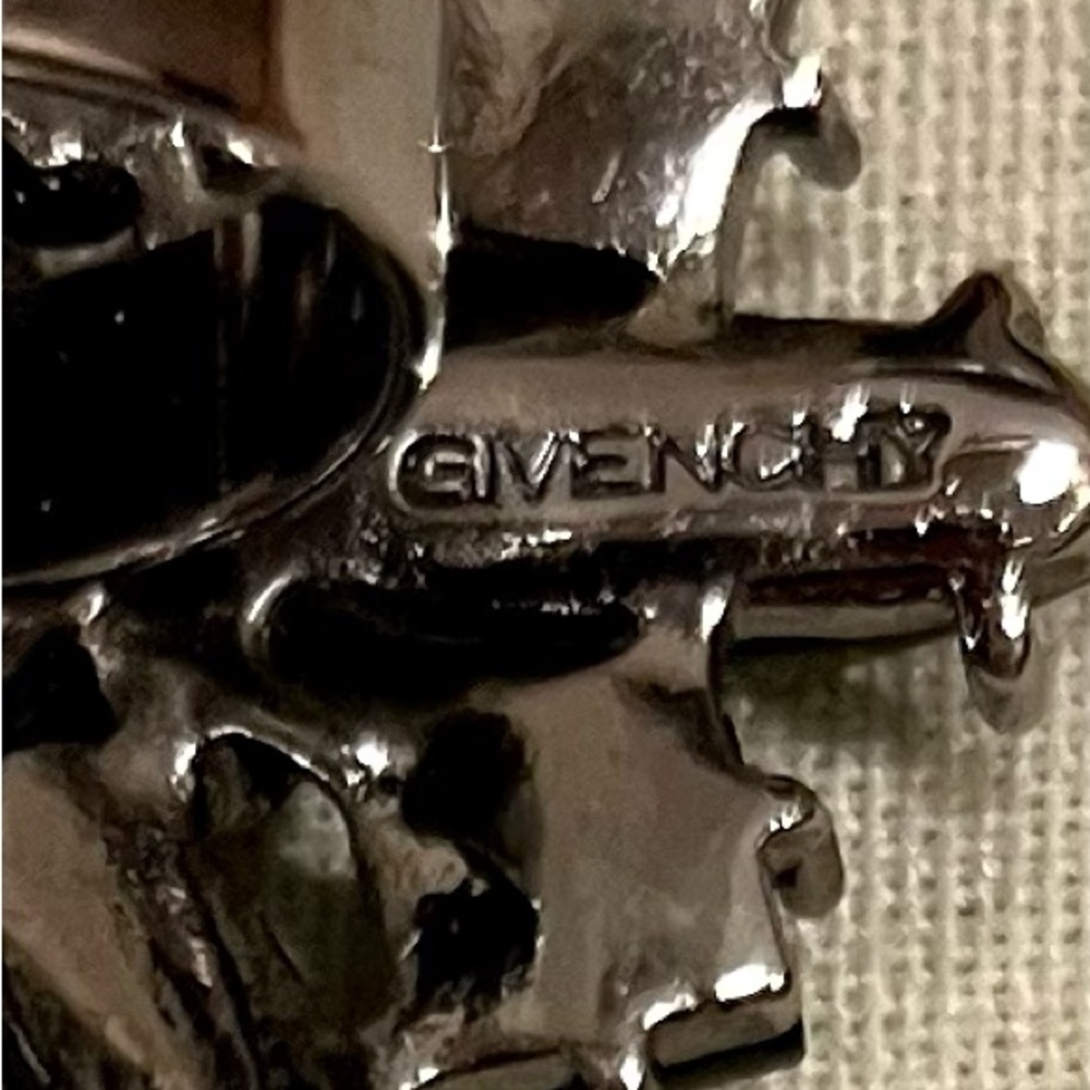 Givenchy Vintage Ring - Picture 13 of 16